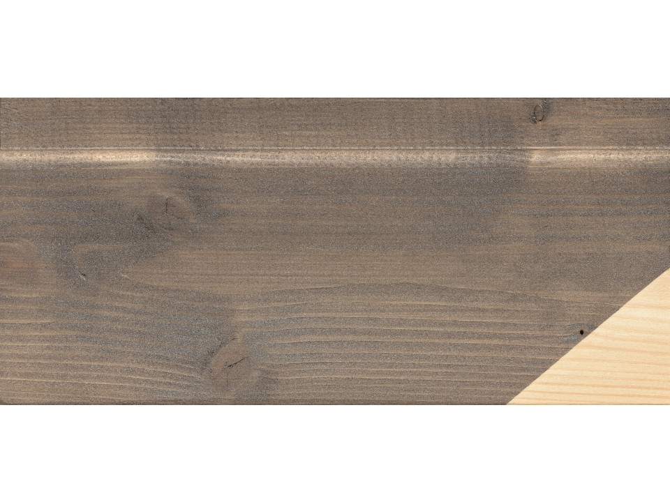 Houten plankje behandeld met Induline LW-717 Grey-Protect in kwartsgrijs