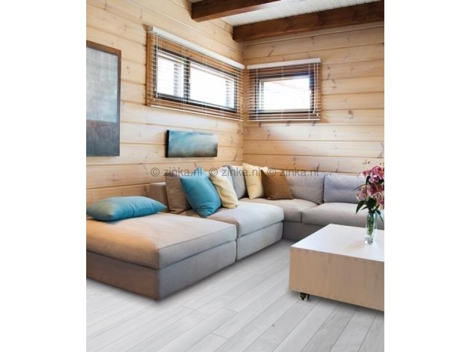 Houten wand behandeld met Interieur-Beits voor een waterbestendige en milieuvriendelijke afwerking.