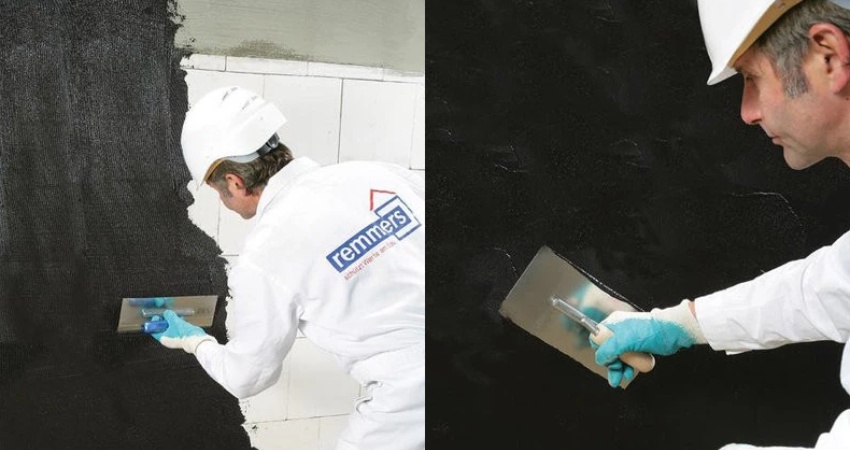 Een man verwerkt Remmers BIT 2K op een wand