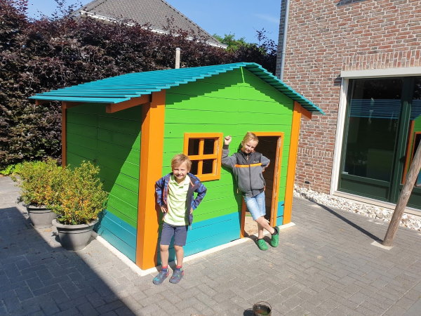 De intelligente lockdown werd bij ons aangegrepen om een speelhuisje te bouwen met de kinderen De intelligente lockdown werd bij ons aangegrepen om een speelhuisje te bouwen met de kinderen