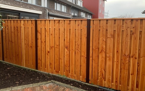 Gepigmenteerde HK Lazuur geeft het hout een kleur mee. Gepigmenteerde HK Lazuur geeft het hout een kleur mee.