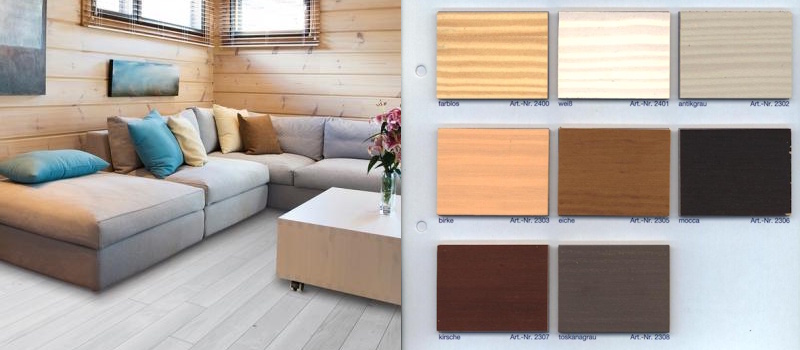 Moderne woonkamer met lichte houten vloer, houten wandbekleding en comfortabele hoekbank
