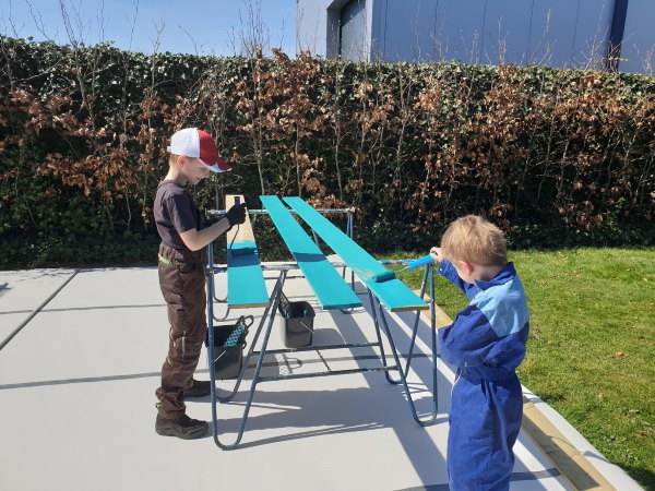 Ook het dak wordt geschilderd met Induline DW-610 Ook het dak wordt geschilderd met Induline DW-610
