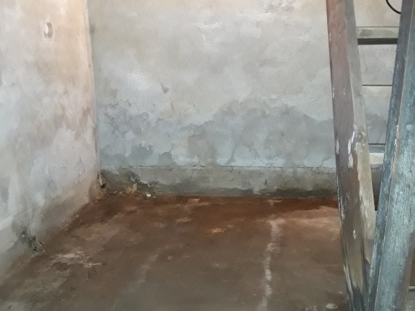 Een vochtige kelder kunt u injecteren met speciale epoxy. Een vochtige kelder kunt u injecteren met speciale epoxy.