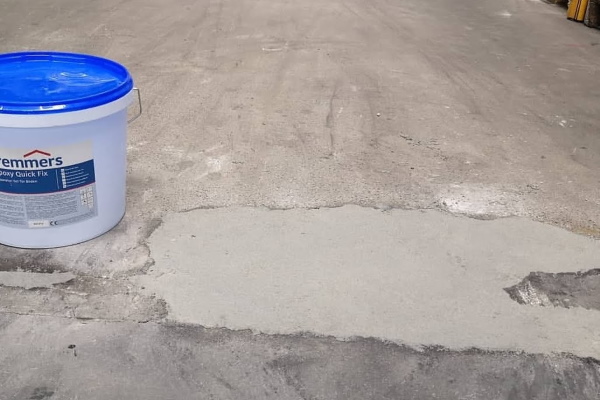 Mortel herstelt scheuren, gaten en andere beschadigingen aan het beton.